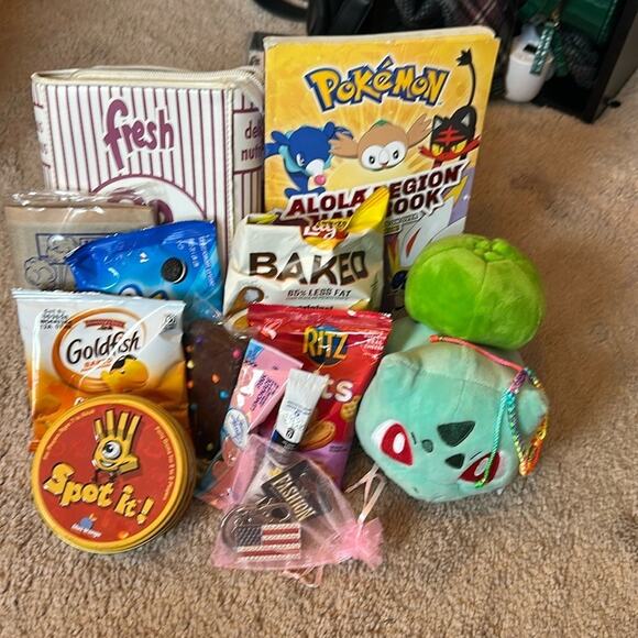🚨🚨Game Night Gift Bundle Basket 🚨🚨 - Picture 3 of 4